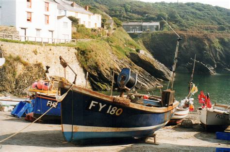 Portloe Slipway 1999 Photo | UK Beach Guide