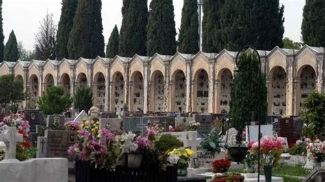 Tombe tutte uguali in cimitero è polemica a Conegliano Tribuna di