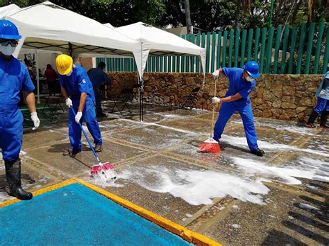 Sanitizan Áreas Comunes y Calles Aledañas al HGZ no 2 del IMSS en