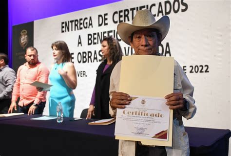 Entrega Ayuntamiento Certificados A Beneficiarios De Obras De