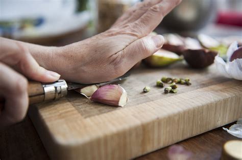 How To Crush Garlic