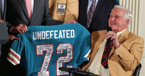 '72 undefeated Miami Dolphins still stand alone