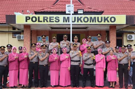 32 Personel Polres Mukomuko Naik Pangkat Setingkat Lebih Tinggi