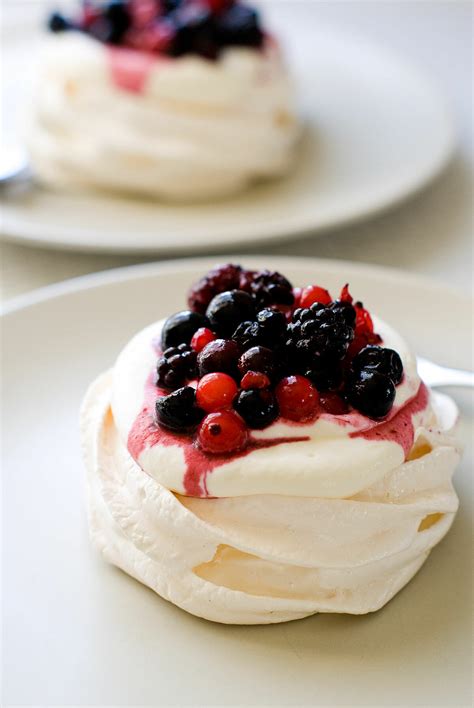 Mini Pavlovas Aux Fruits Rouges Lilie Bakery