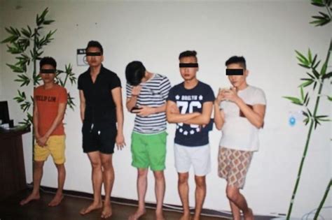 Panti Pijat Gay Di Malaysia Digerebek Pria Telanjang Ditangkap