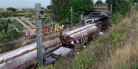 Elevan A Una Treintena Los Heridos Dos Graves En Choque De Trenes En