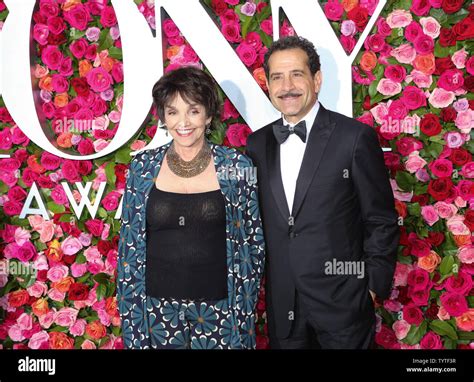 Tony Shalhoub And Brooke Adams Banque De Photographies Et Dimages à