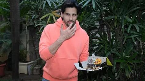 Sidharth Malhotra Celebrates Birthday With Fans As He Turns 39 Ahead Of