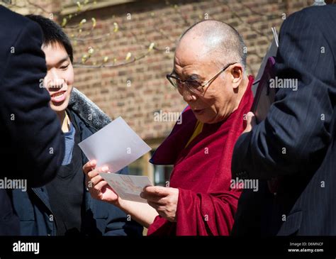 Dalai Lama Besucht Cambridge Sonne Fotos Und Bildmaterial In Hoher