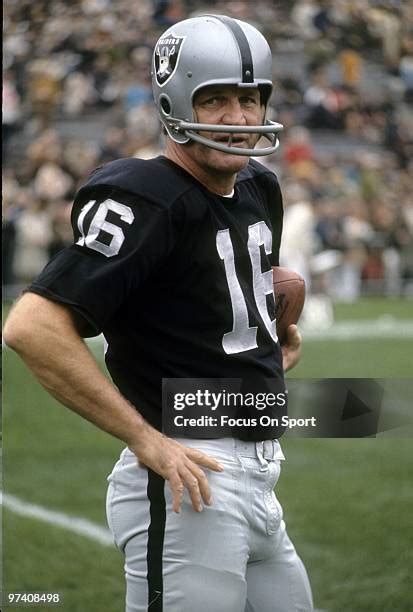 Nfl Quarterbacks 1970 Photos Et Images De Collection Getty Images