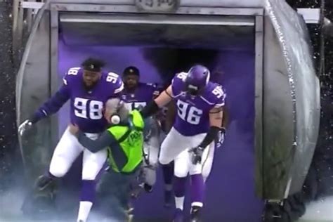 Fox Sound Guy Gets Trucked by DT Linval Joseph as Vikings Take Field ...