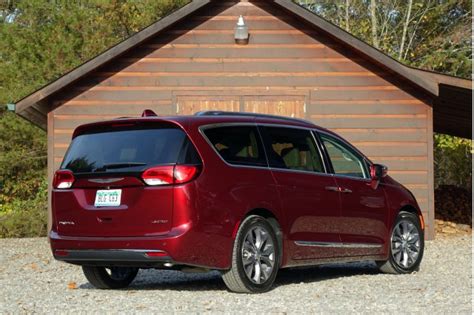 The Motoring World Usa The Chrysler Pacifica Minivan Takes The