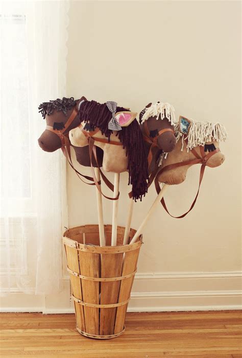 DIY Retro Toy: A Stick Horse | Kidsomania