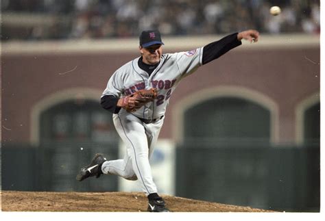 Al Leiter Pitches in the 2000 NLDS