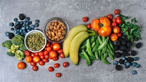 Cuáles son los nutrientes que aportan las frutas y verduras La