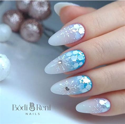 Pin By Eniko On Nailspiration Christmas Nails Xmas Nails Gel Nails