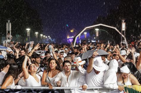 Braga Nem A Chuva Impediu Milhares De Pessoas De Sa Rem Rua No