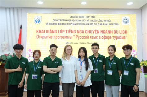 Khai giảng lớp Tiếng Nga chuyên ngành Du lịch theo chương trình hợp