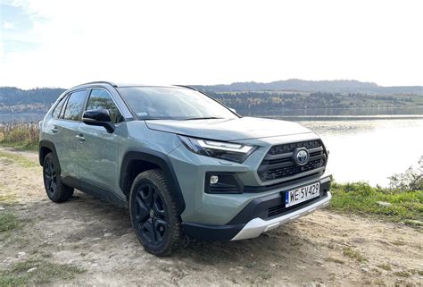 Nadchodzi nowa Toyota RAV4. Może stracić dwie wersje napędowe
