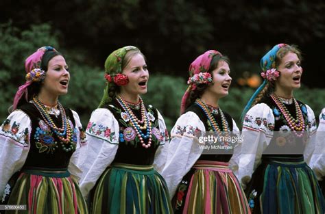 News Photo Singers In Traditional Polish Dress Perform After
