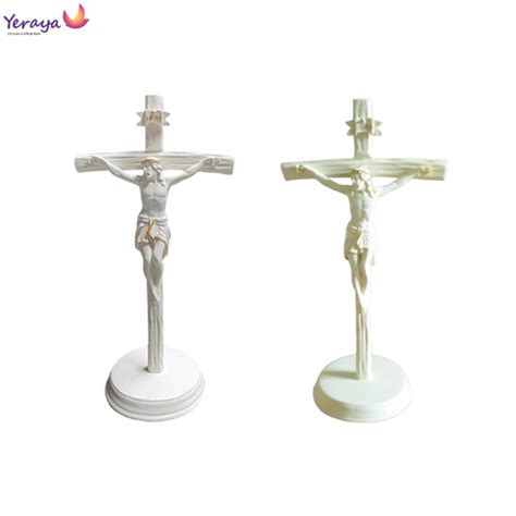 Jual Salib Yesus Duduk Resin Motif Kayu Full Putih Cm Salib Meja