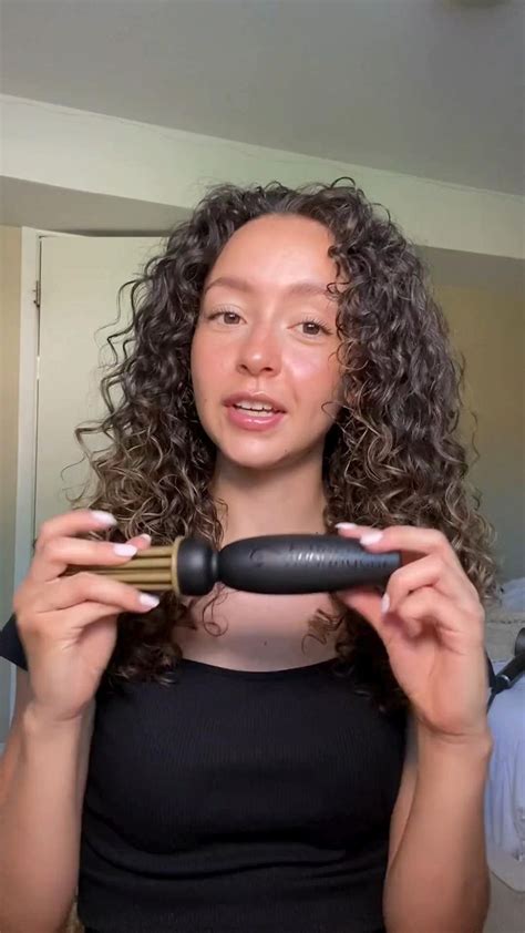 Lovely Chantal Is Showing Us How She Uses The Aubonacci Styler To Get