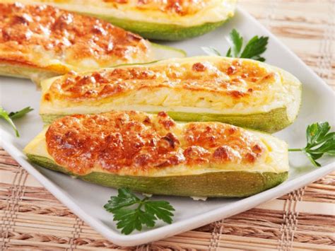 Receta calabacitas gratinadas rellenas de mucho queso y jamón