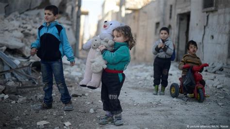 Das Leiden Der Kinder In Kriegen Welt Dw