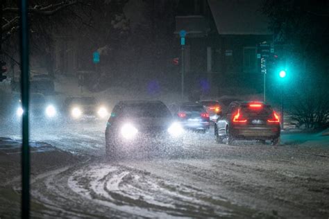 Kelininkai eismo sąlygas sunkina snygis ir pustymas naktį numatomas