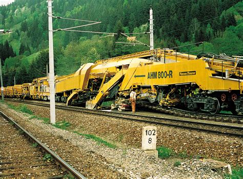Plasser & Theurer Technology / mfs / Die saubere Lösung mit MFS ist die ...