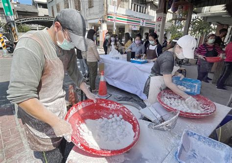 手工滾元宵 饕客大排長龍 中華日報中華新聞雲