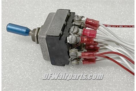 35 380053 9 8906K1071 Beechcraft Two Position Toggle Switch 23131