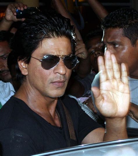 Shah Rukh Khan Back Home After Surgeryadvised 6 Months Rest Entertainment Gallery News The