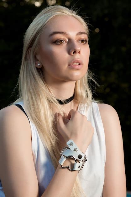 Premium Photo Closeup Portrait Of Splendid Blonde Girl With Long Hair