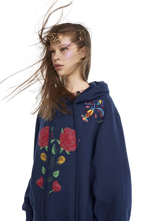 Desigual reivindica la igualdad con su original campaña