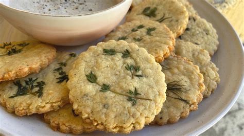 Galletas Saladas De Queso Parmesano Y Hierbas Frescas Ale De Nava