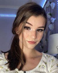 Hot Sexy Ellbat Bikini Pics