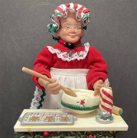 Vtg 1993 Mrs Claus Baking Cookies Plays Christmas Carols Songs With