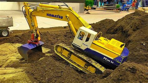 Fantastic Rc Excavator Komatsu Pc Lc At Work On The Rc Construction