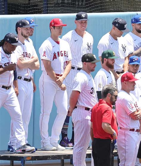 ＜mlbオールスター＞アメリカンリーグの集合写真に臨む大谷。右隣はヤンキースのジャッジ（撮影・篠原岳夫） ― スポニチ Sponichi