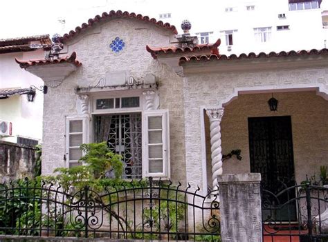 Casa no Grajaú em estilo Missões neocolonial hispano americano