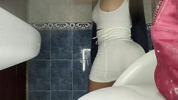 Enorme culo bbw atrapado meando en baño publico XNXX