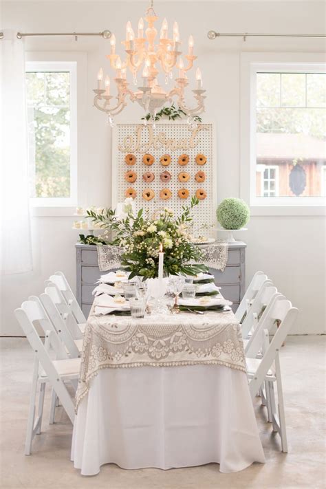 Swooning Over This This All White Tablescape With Pops Of Gorgeous