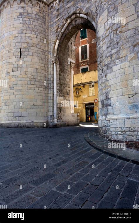 Porta Sovrana Historical Centre Genoa Ligury Italy Stock Photo Alamy