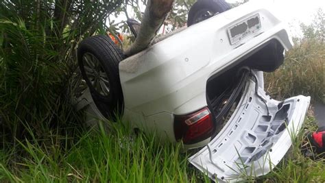 Motorista Perde Controle E Carro Capota Em Ribanceira Em Paulista