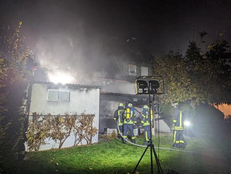 Dorfinfo De Feuerwehr R Ckt Zu Carportbrand In Bachum Aus