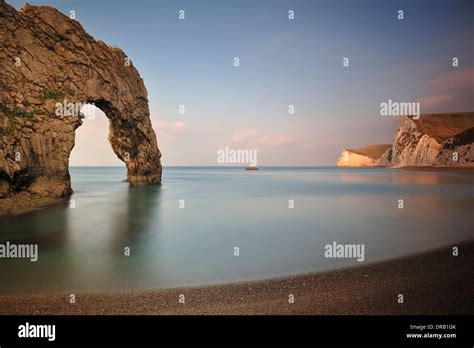 Puerta de durdle arco de mar fotografías e imágenes de alta resolución