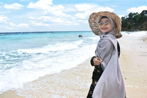 Inspirasi Ootd Pantai Simple Hijab Yang Simple Dan Modis TOPWISATA