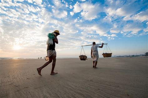 La playa más larga del mundo se llama Coxs Bazar y te llevará 33