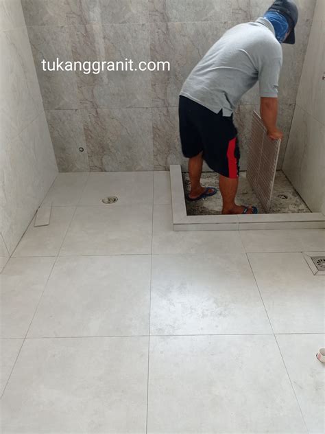 Upah Pasang Keramik Dinding Kamar Mandi Mandore Id